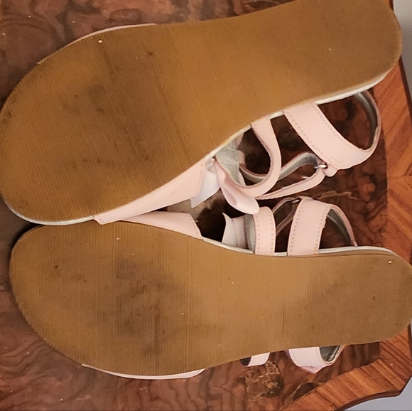 Beautiful soft pink girls sandals size 4Y by L’Amour - Picture 6 of 6